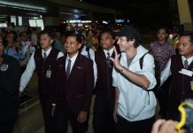 Valentino Rossi Tiba di Bandara International Soekarno Hatta Disambut Para Penggemar