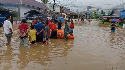 banjir-dan-tanah-longsor-yang-melanda-sejumlah-wilayah-di-kota-sibolga-sumatra-utara-1764216599904_169