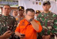 Tangis Haru Personel SAR Usai Seluruh Korban Pesawat ATR 42-500 Ditemukan