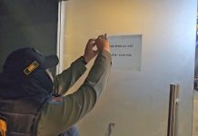 Langgar Jam Operasional, Satpol PP Tutup Paksa Tempat Biliar di Dumai