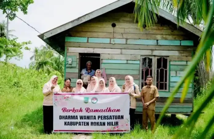 _6745_Sentuhan-Ramadan-untuk-Warga-Miskin--Datuk-Penghulu-Tarmizi-Apresiasi-Bantuan-DWP-Rohil--